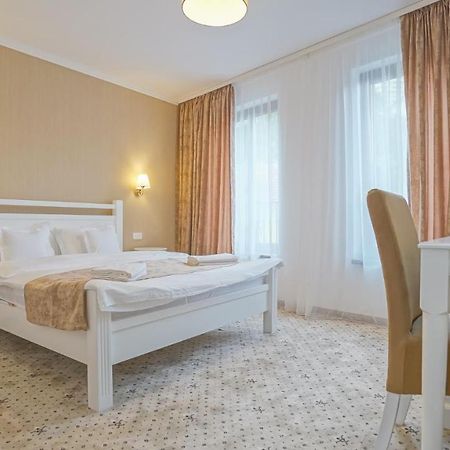 Hotel Monarch House Braszów Zewnętrze zdjęcie
