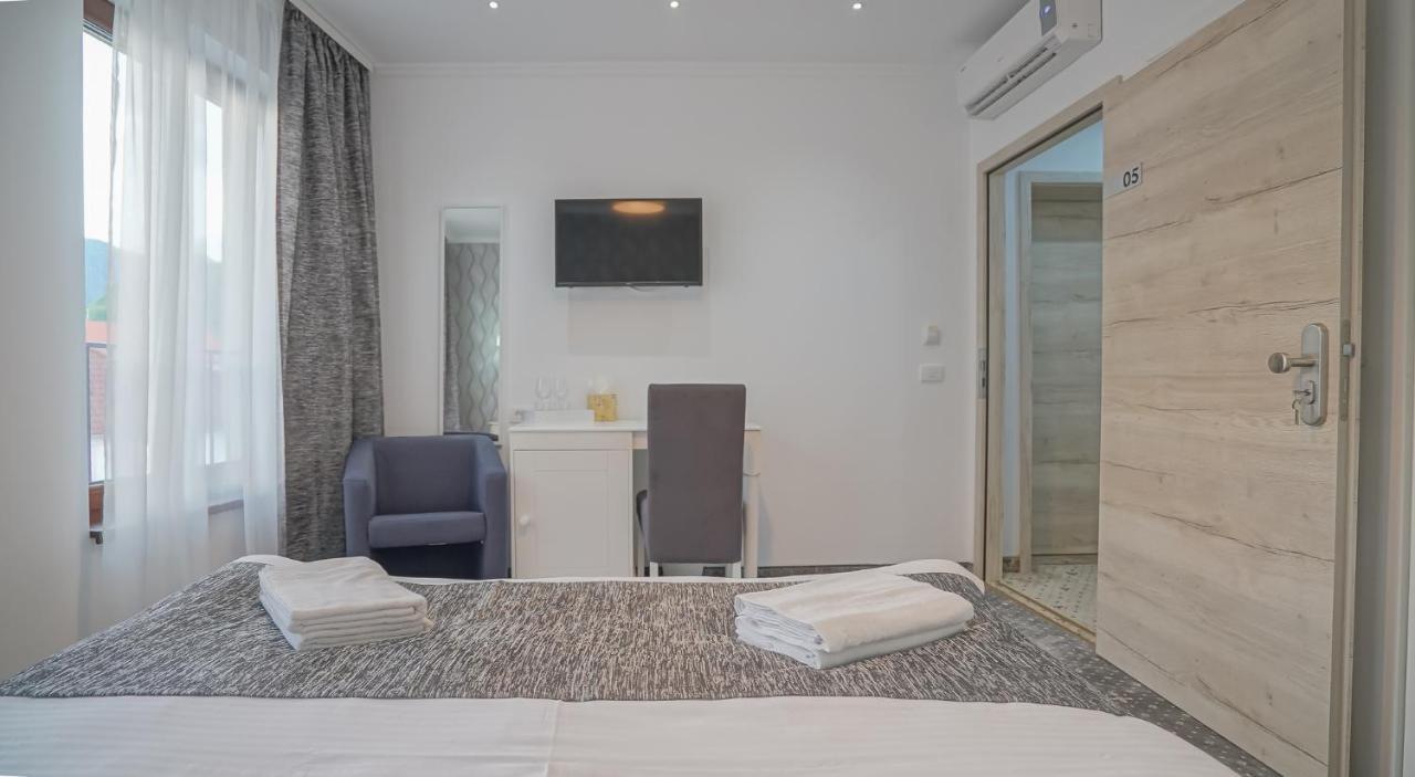 Hotel Monarch House Braszów Zewnętrze zdjęcie